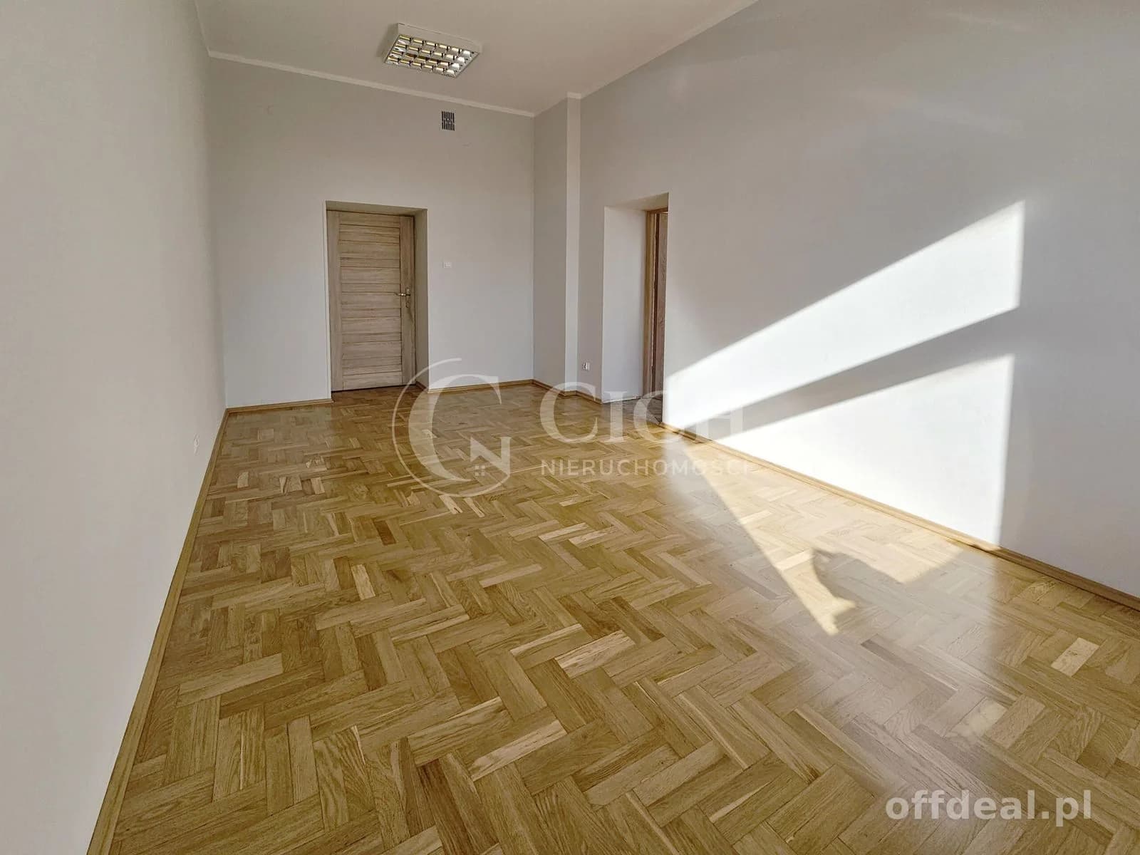 Lokal z balkonem