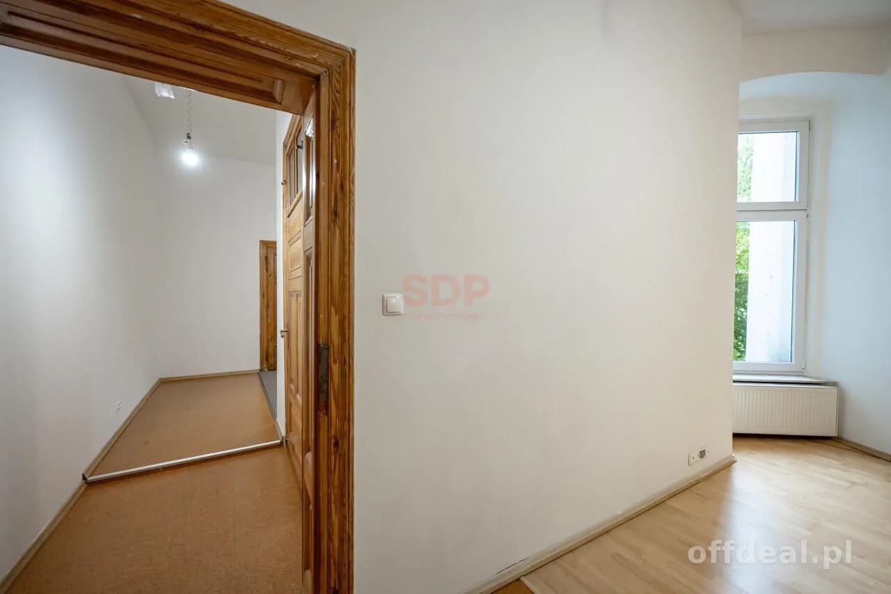 | Przestronne mieszkanie z potencjałem w centrum miasta |