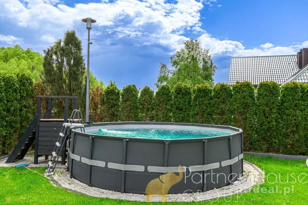 Nowoczesny dom z basenem i jacuzzi
