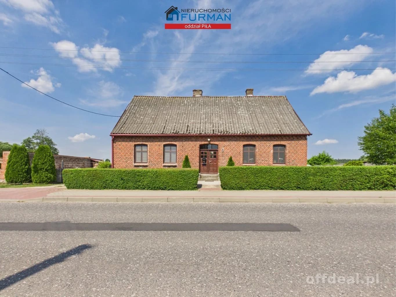 Urokliwy dom z cegły obok jeziora Stryjewo
