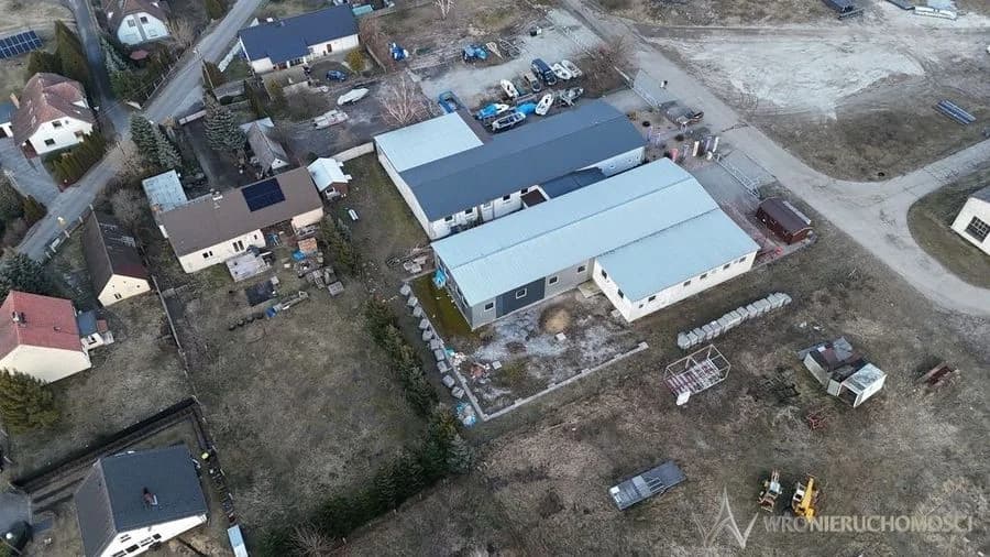 Kompleks nieruchomości przemysłowo z halami
