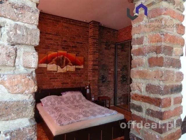 CIEKAWY APARTAMENT. 2 X PARKING. ZAMYKANE PODWÓRKO
