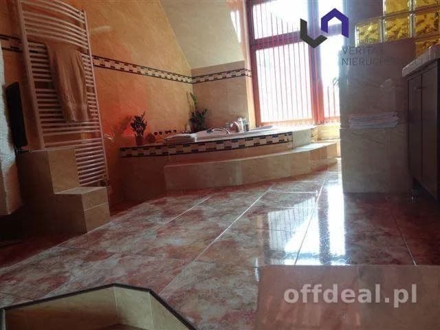 CIEKAWY APARTAMENT. 2 X PARKING. ZAMYKANE PODWÓRKO