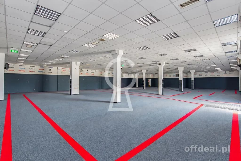 Lokal 680 m² | Parter | Duży parking | Przy ruchliwej ulicy | Legnicka