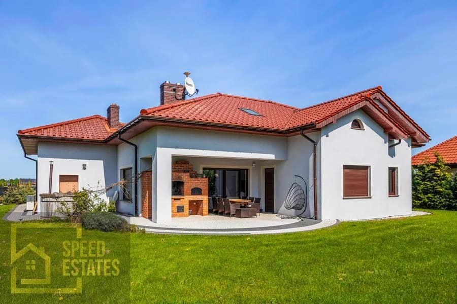 Parterowy dom z sauną -pompą ciepła-fotowoltaiką- dużą 20 ar działką