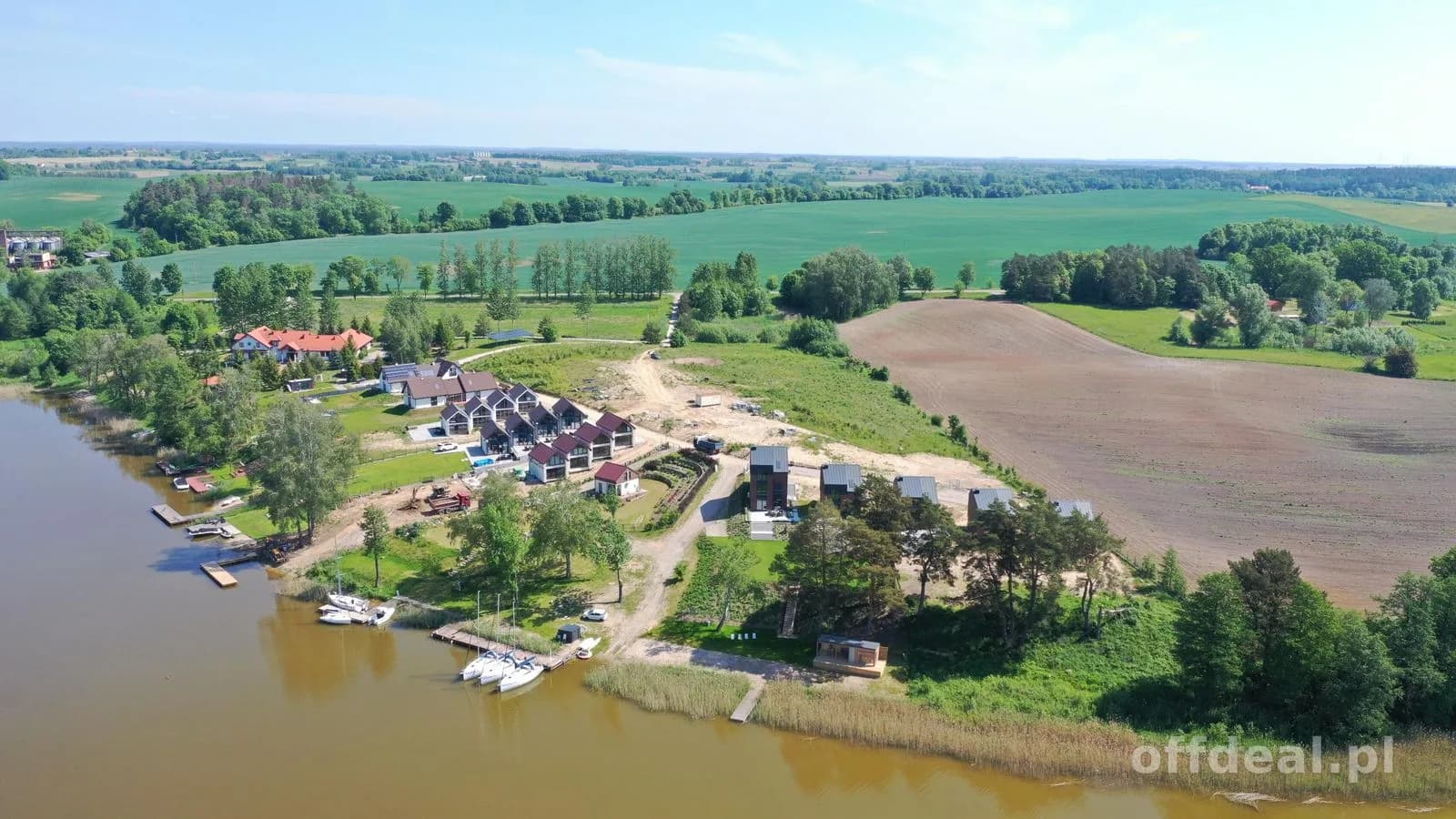 Działki bud w pobliżu jeziora Wojnowo