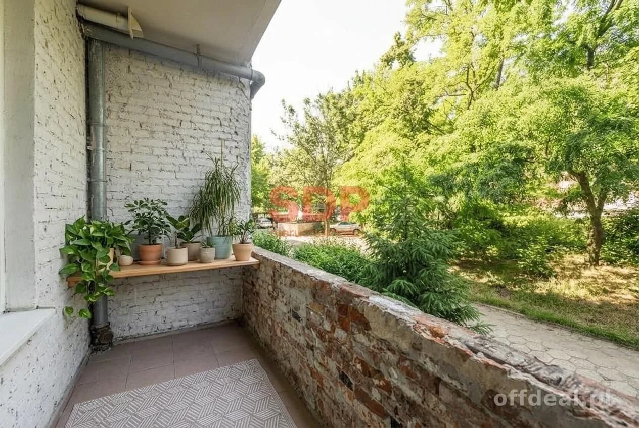 Klimatyczna kamienica po remoncie: 60 m², dębowe podłogi, balkon