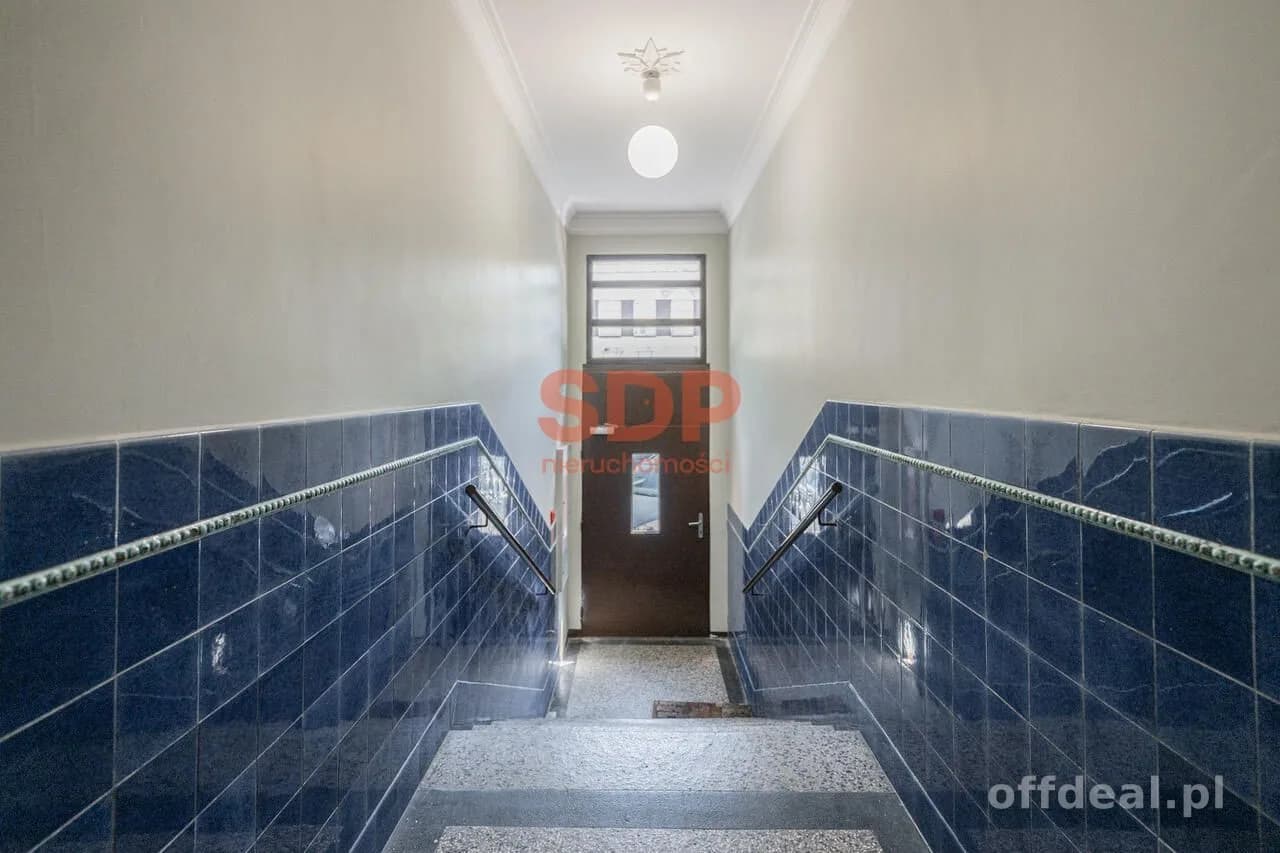 Klimatyczna kamienica po remoncie: 60 m², dębowe podłogi, balkon