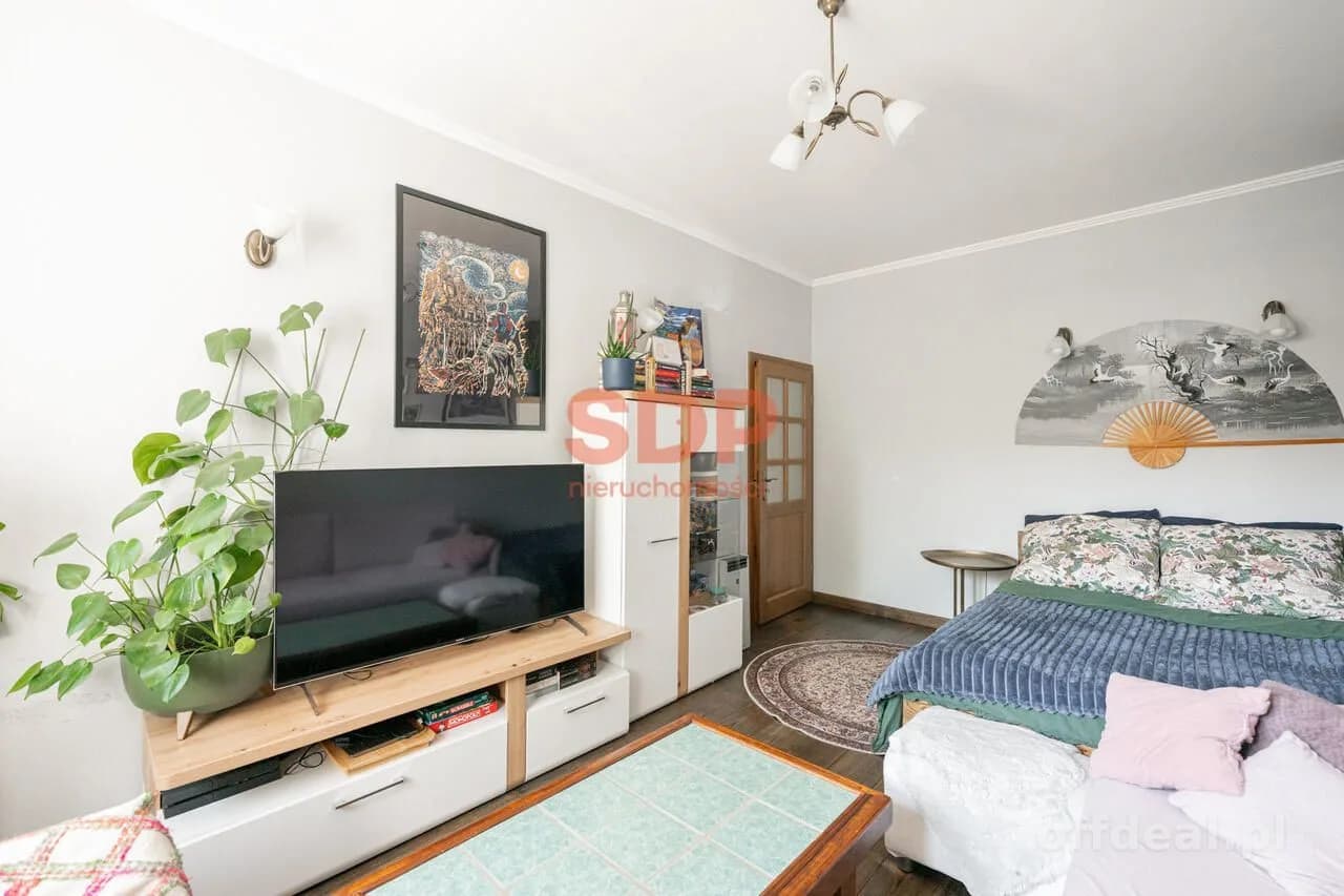 Klimatyczna kamienica po remoncie: 60 m², dębowe podłogi, balkon