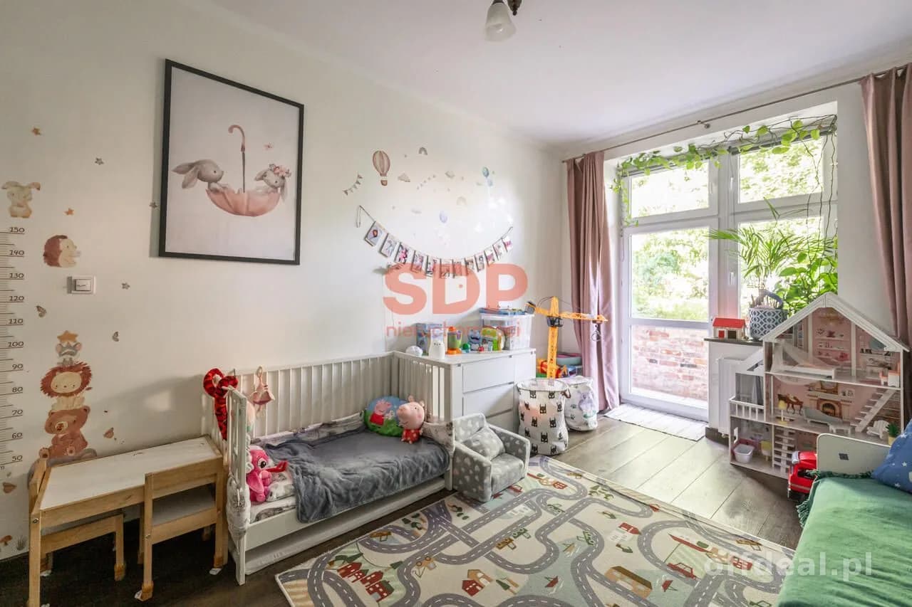 Klimatyczna kamienica po remoncie: 60 m², dębowe podłogi, balkon