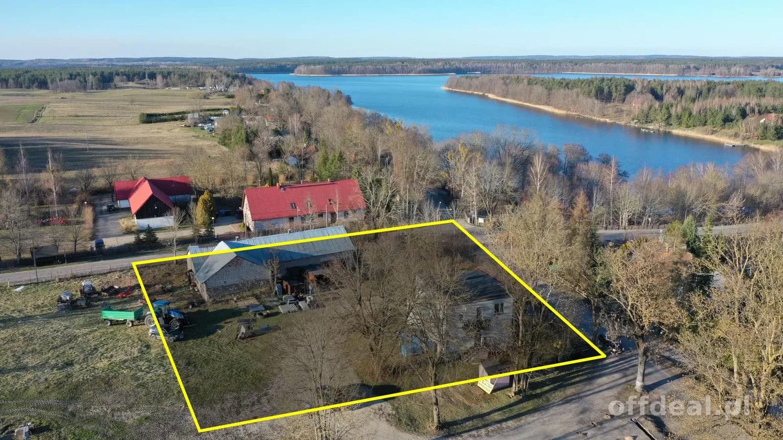Dom, zabudowania nad jeziorem Tałty