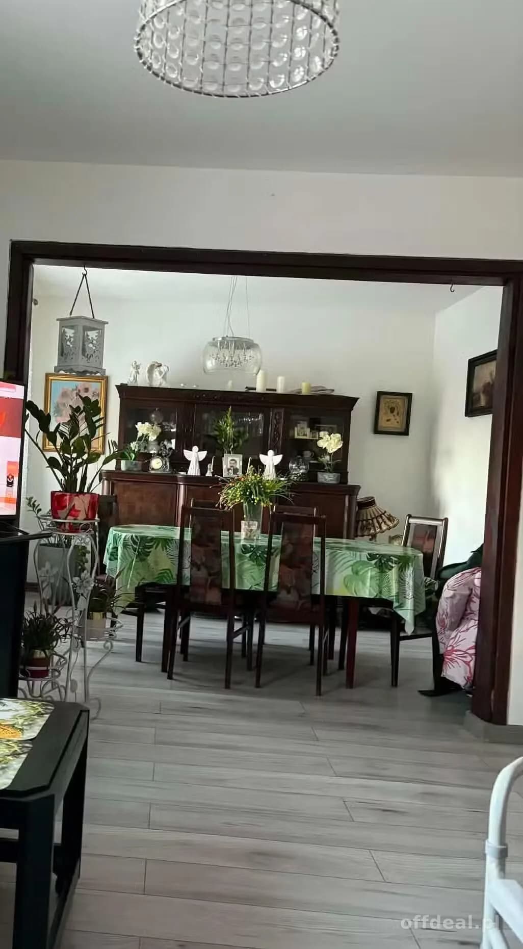 Dom, zabudowania nad jeziorem Tałty