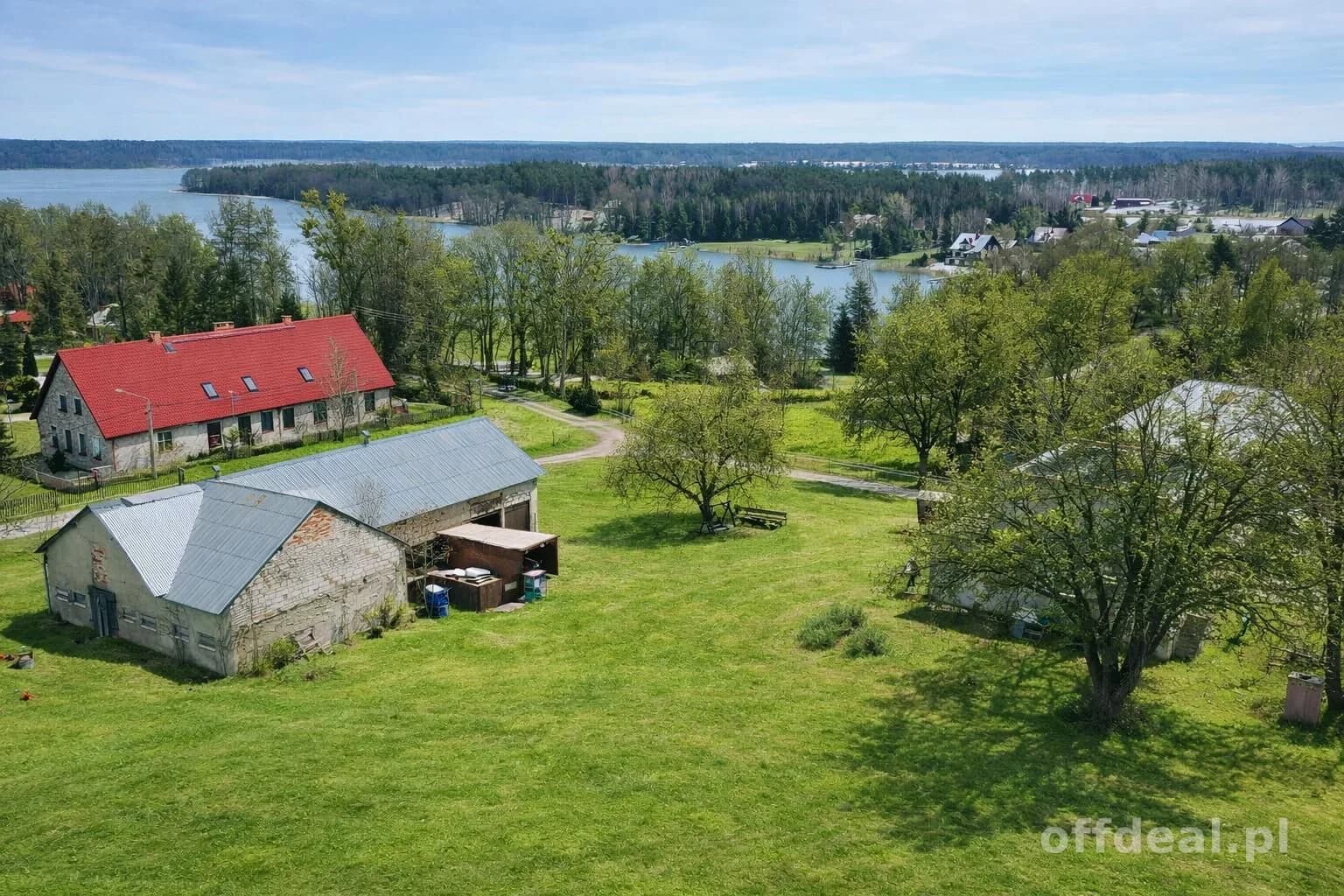 Dom, zabudowania nad jeziorem Tałty
