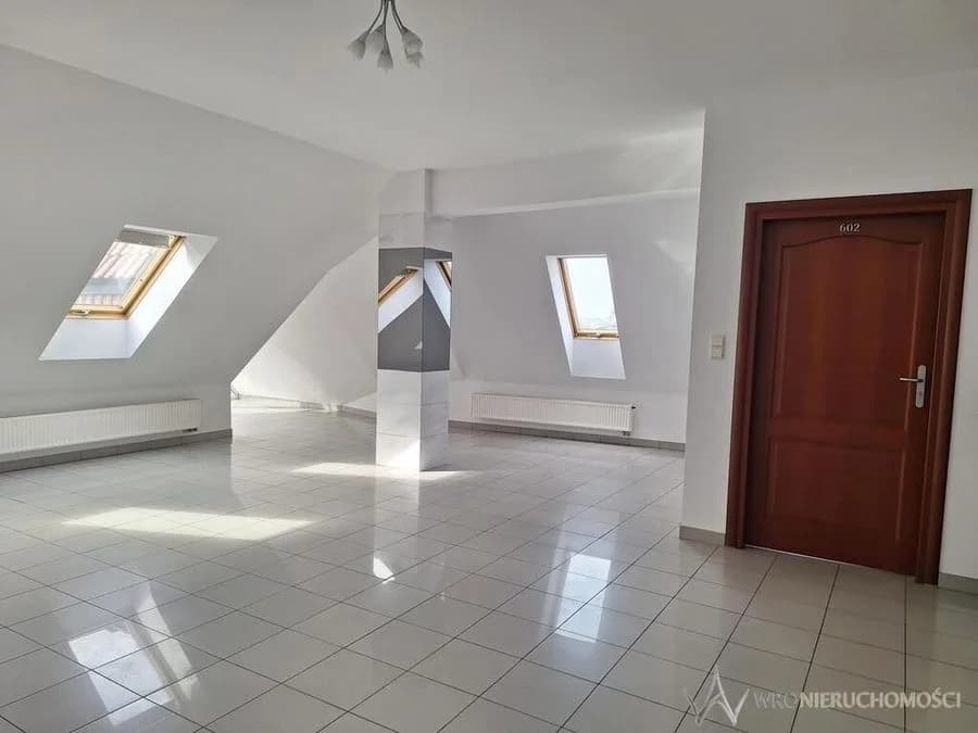 Nowoczesny lokal biurowy z balkonem | Legnicka 52