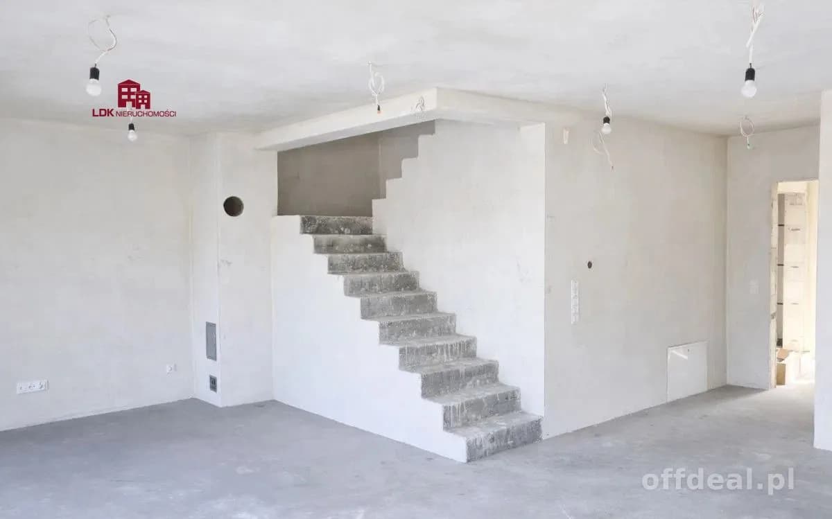 Nowoczesny dom w zabudowie bliźniaczej | 136 m² |