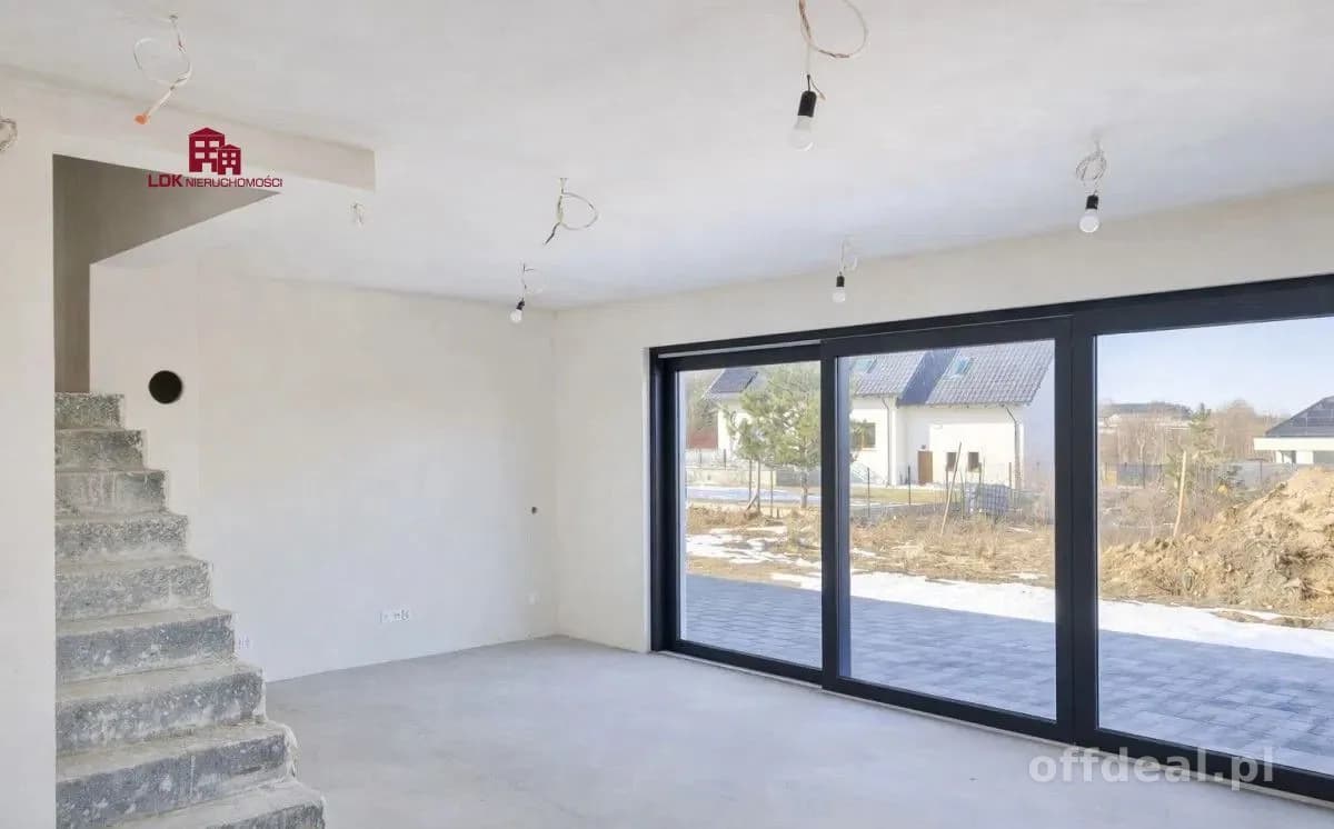 Nowoczesny dom w zabudowie bliźniaczej | 136 m² |