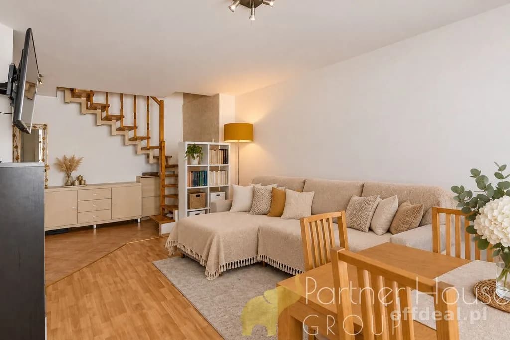 84,4 m² | Dwupoziomowe | Balkon | 3 pokoje + gabinet