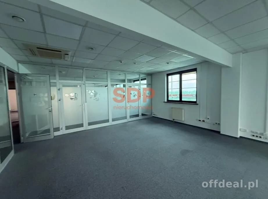Centrum operacyjne | Całe piętro | 601,17 m2 | Blisko lotniska