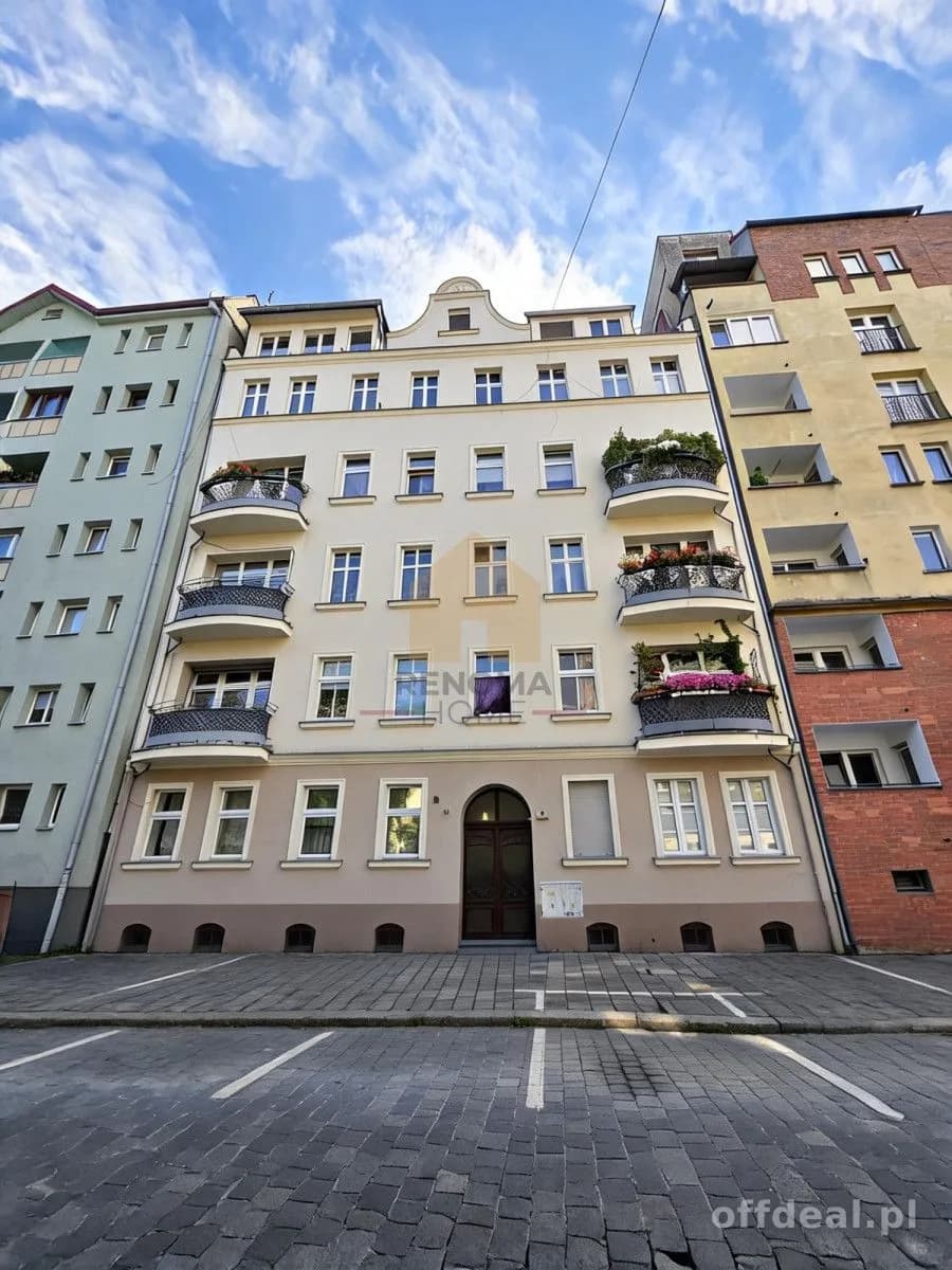 Duże 3 pokojowe mieszkanie 82m2 z potencjałem