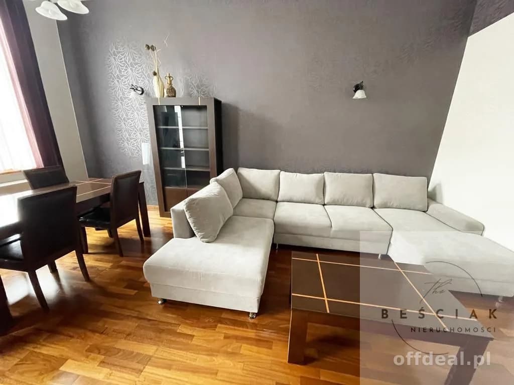 Mieszkanie w sercu miasta na I piętrze......