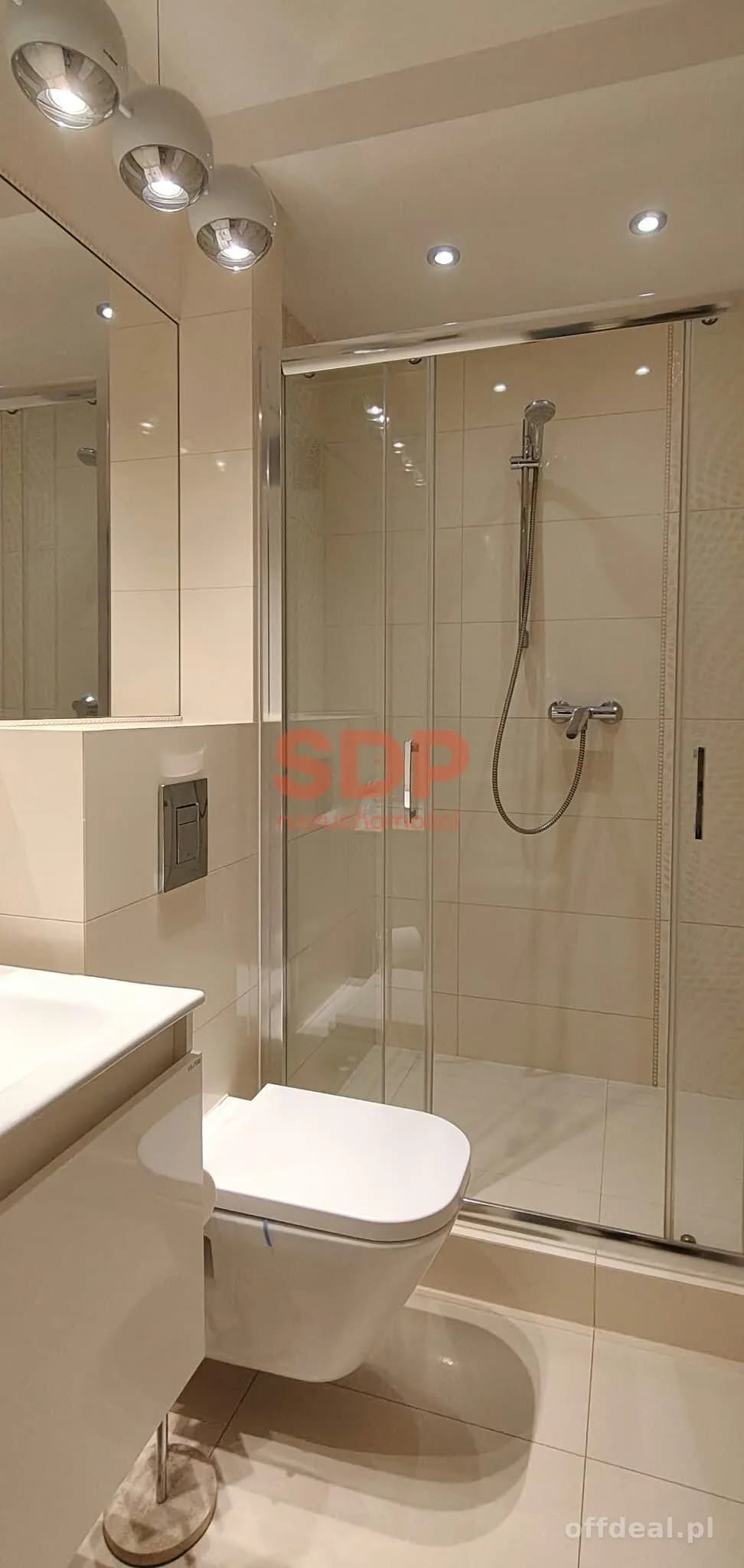 Duża kawalerka w apartamentowcu / cicha ulica/ Wyścigowa/ Krzyki