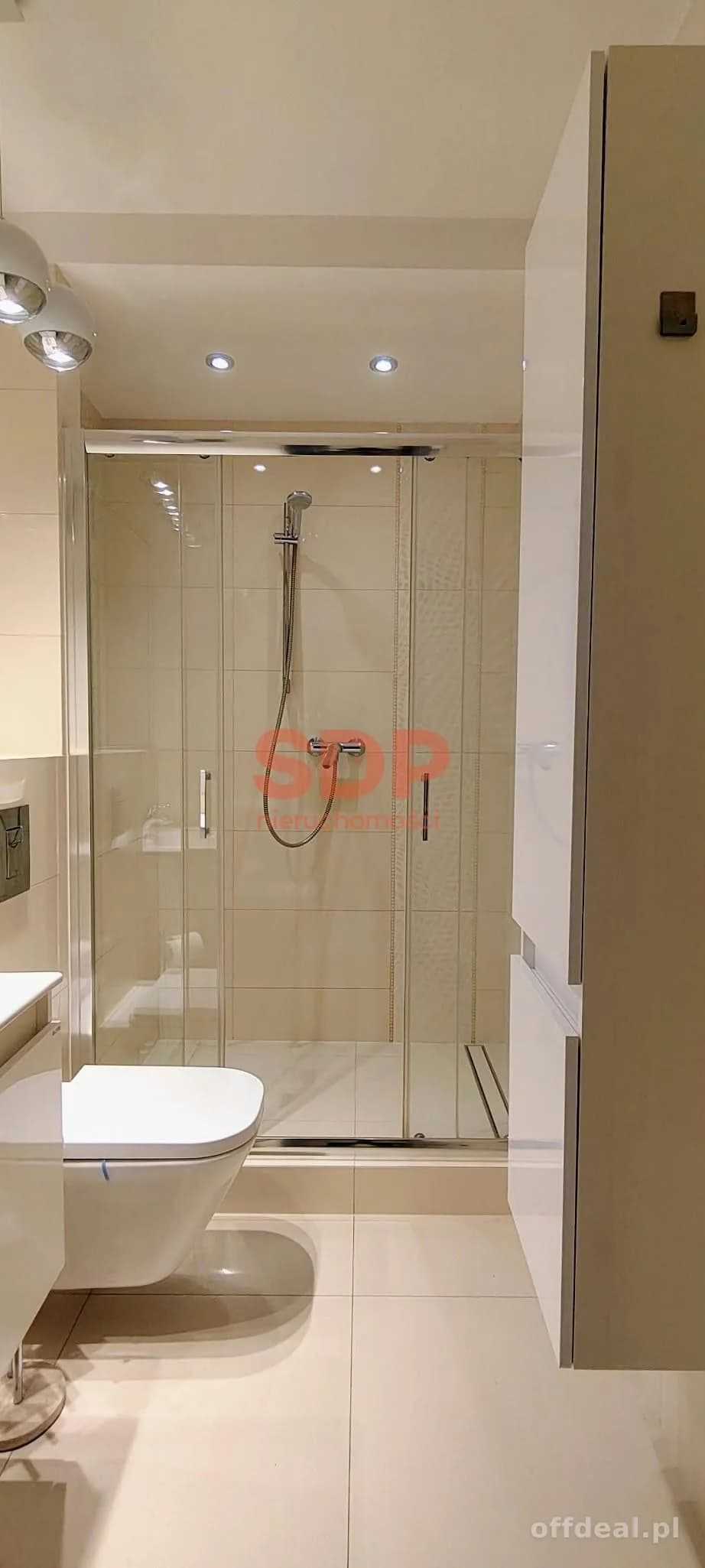 Duża kawalerka w apartamentowcu / cicha ulica/ Wyścigowa/ Krzyki