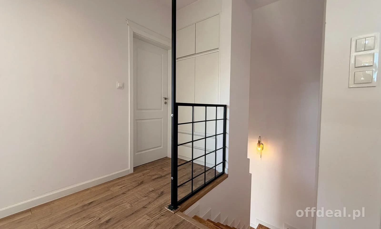 Dwupoziomowe mieszkanie_3 sypianie_duża antresola