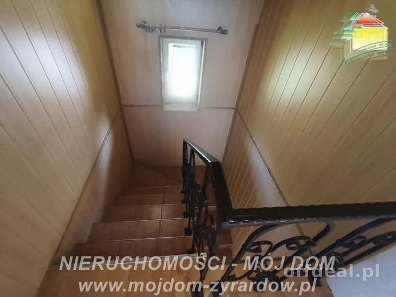 Piękny dom ze stawem, zagospodarowaną działką i drugim budynkiem.