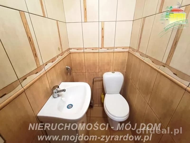 Piękny dom ze stawem, zagospodarowaną działką i drugim budynkiem.