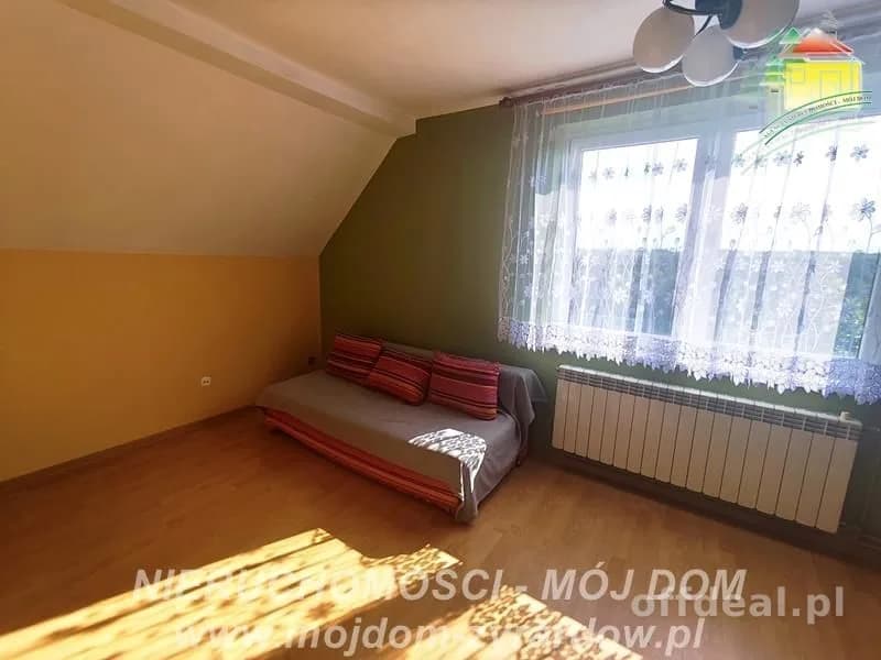 Piękny dom ze stawem, zagospodarowaną działką i drugim budynkiem.