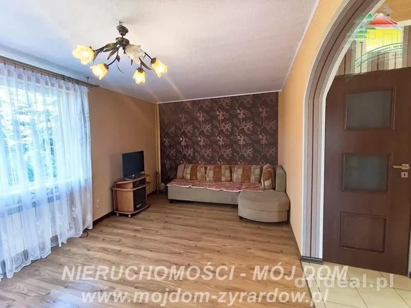 Piękny dom ze stawem, zagospodarowaną działką i drugim budynkiem.