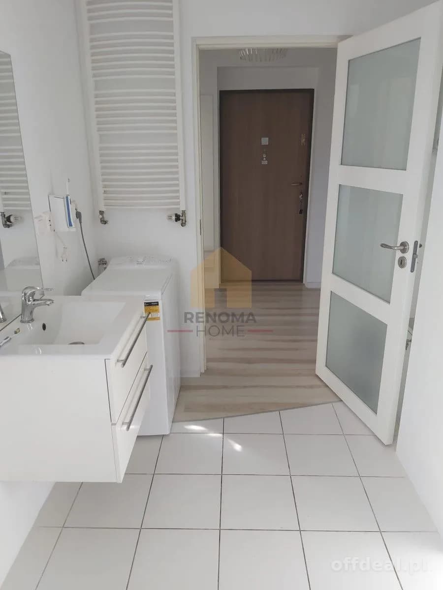 Apartamentowiec z 2013/63m2/3 pok/1 piętro/balkon