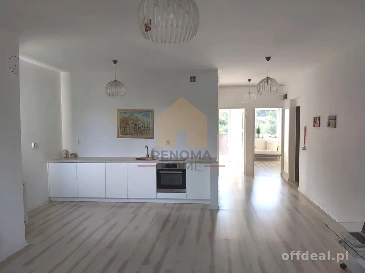 Apartamentowiec z 2013/63m2/3 pok/1 piętro/balkon
