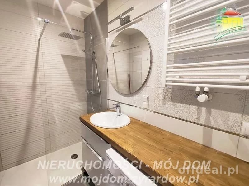 Nowoczesne mieszkanie w bloku z windą, blisko centrum.
