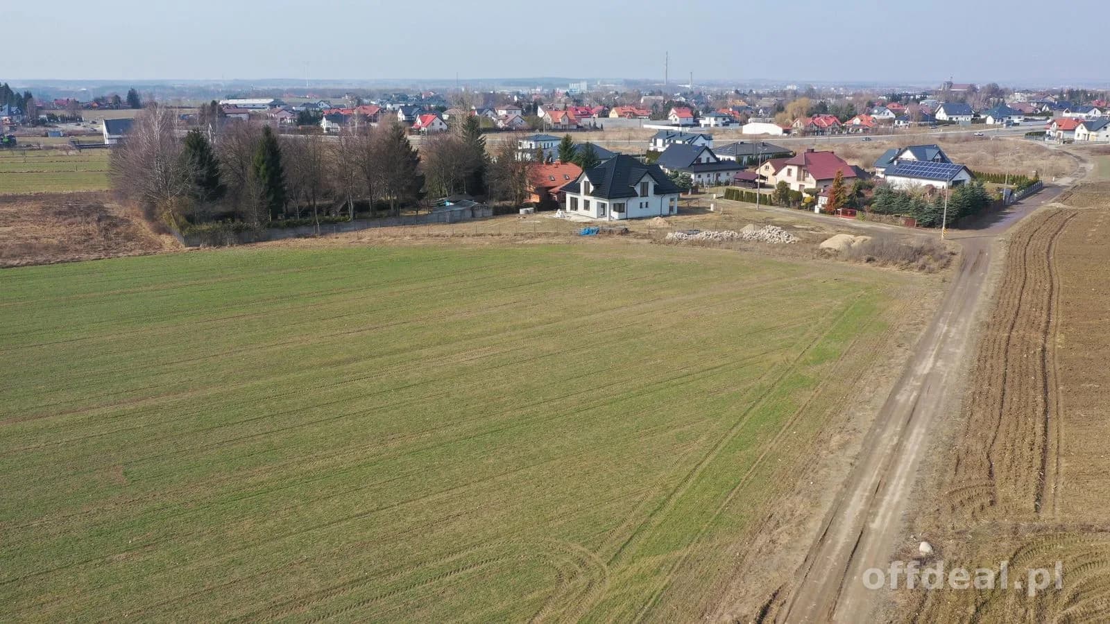DZIAŁKA INWESTYCYJNA (USŁUGOWA) NA TERENIE MIASTA