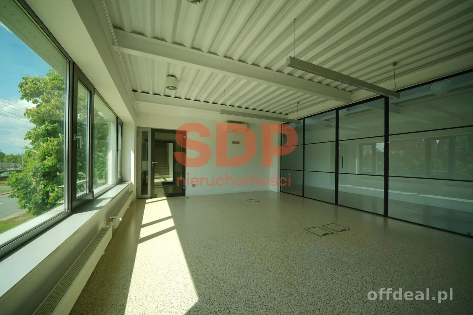 Przestronne biuro typu studio 196,5 m² z antresolą, Wrocław
