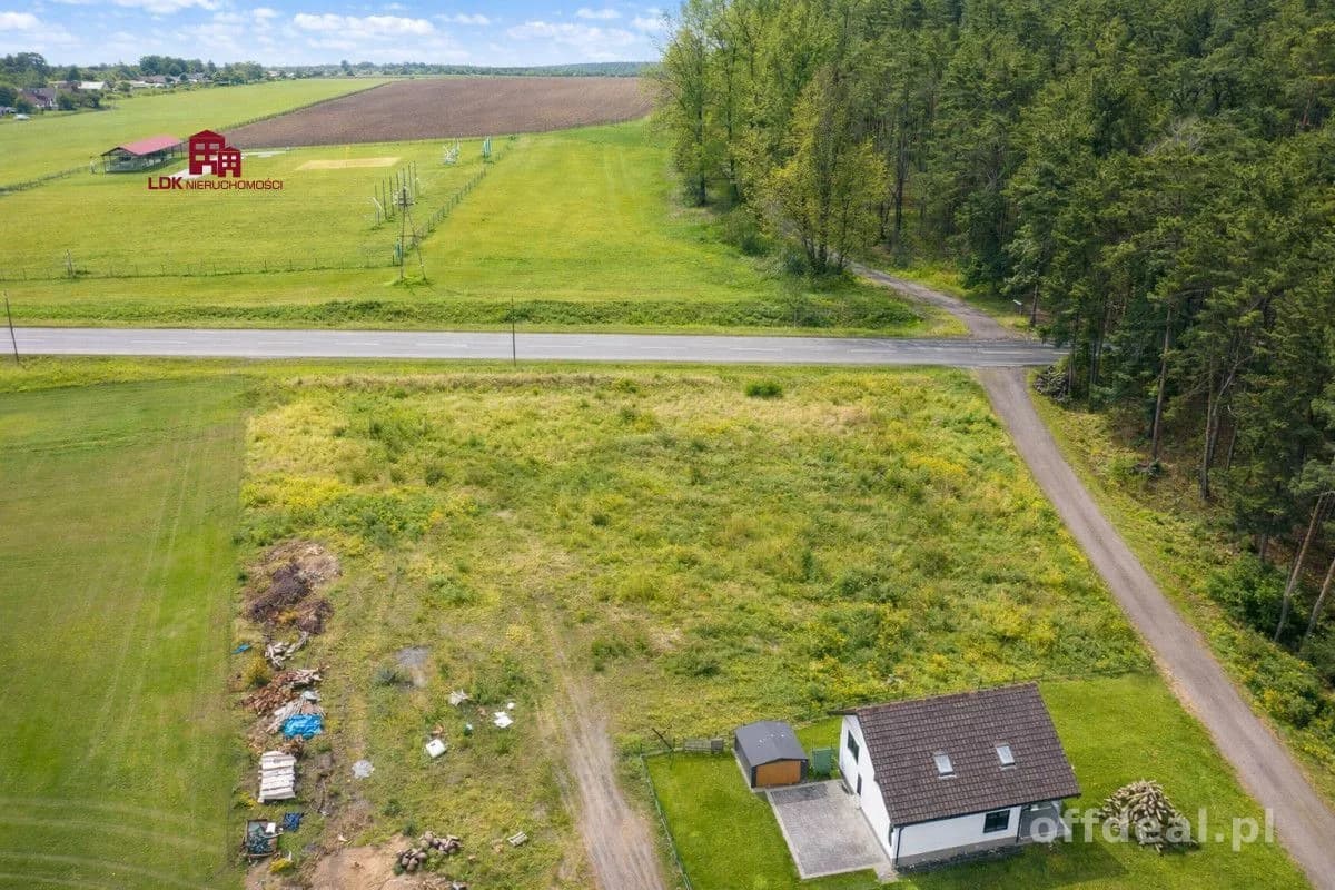 Piękna działka przy samym lesie niedaleko jeziora