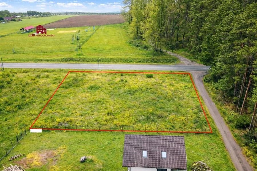 Piękna działka przy samym lesie niedaleko jeziora