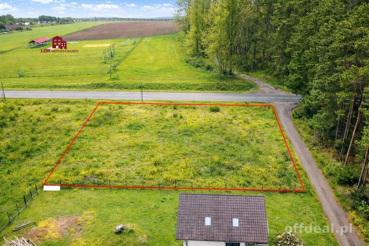Piękna działka przy samym lesie niedaleko jeziora