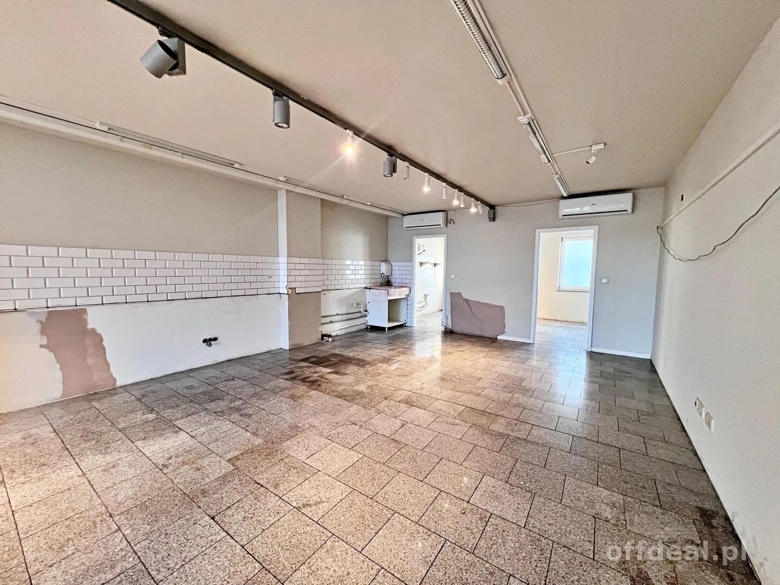 комерційна нерухомість в оренду у Wrocław, Krzyki, Partynice | 140 m²