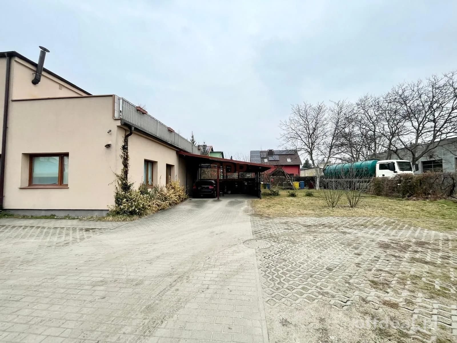 Dom wolnostojący z częścią mieszkalną i pod d.Gosp