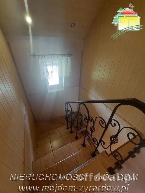 Piękny dom ze stawem, zagospodarowaną działką i drugim budynkiem.