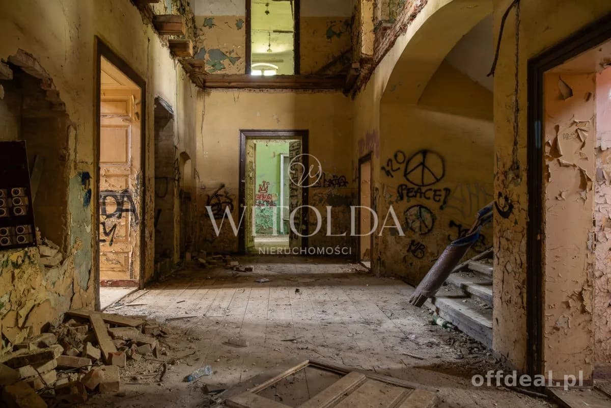 Pałac z 1845 roku | 17 km od Wrocławia |