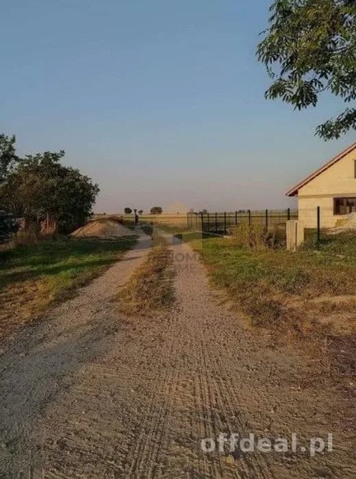 Działka pod zabudowę mieszkaniową i usługową