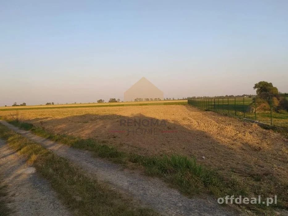 Działka pod zabudowę mieszkaniową i usługową
