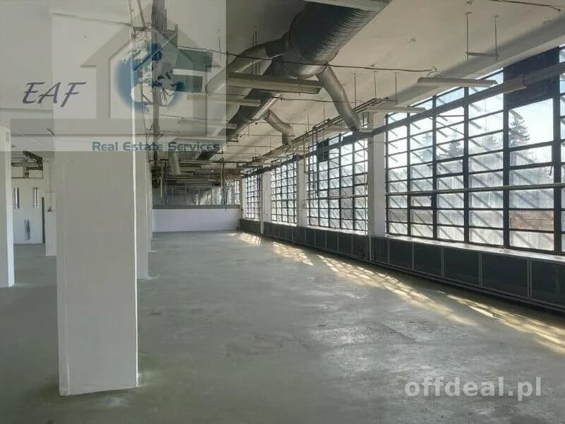 bien commercial à louer à Błonie | 2 325 m²