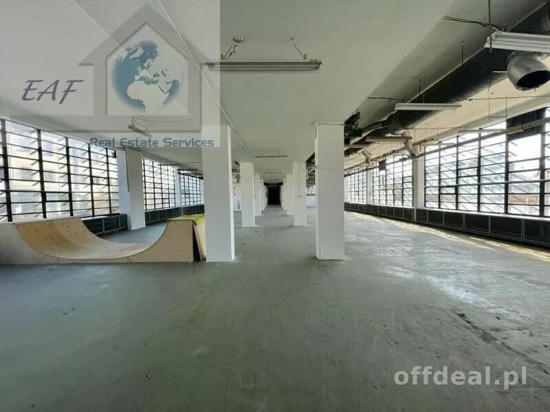 bien commercial à louer à Błonie | 2 325 m²