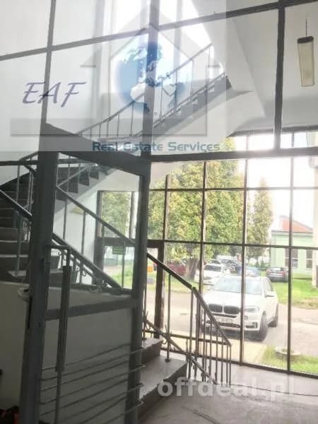 bien commercial à louer à Błonie | 2 325 m²