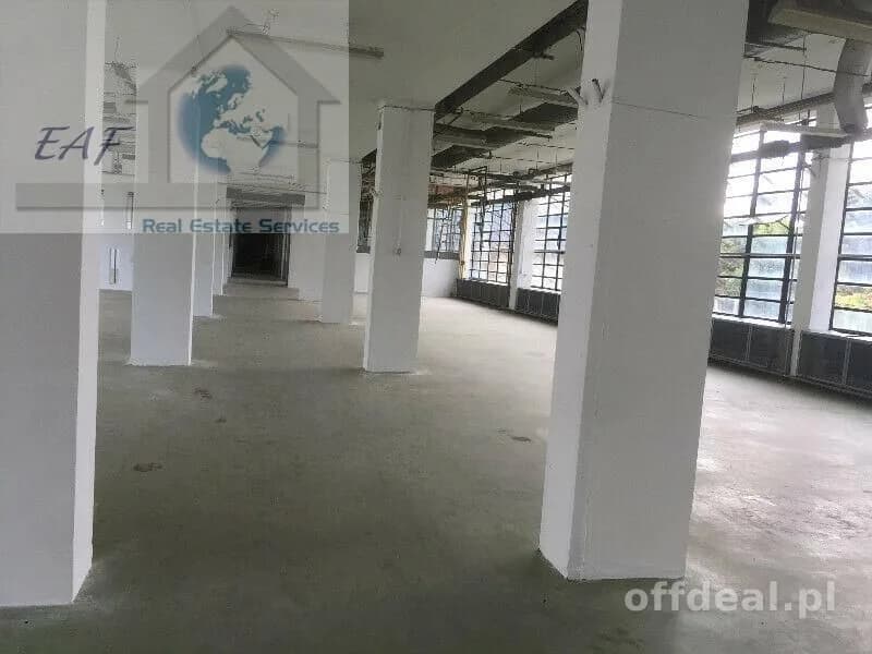 bien commercial à louer à Błonie | 2 325 m²
