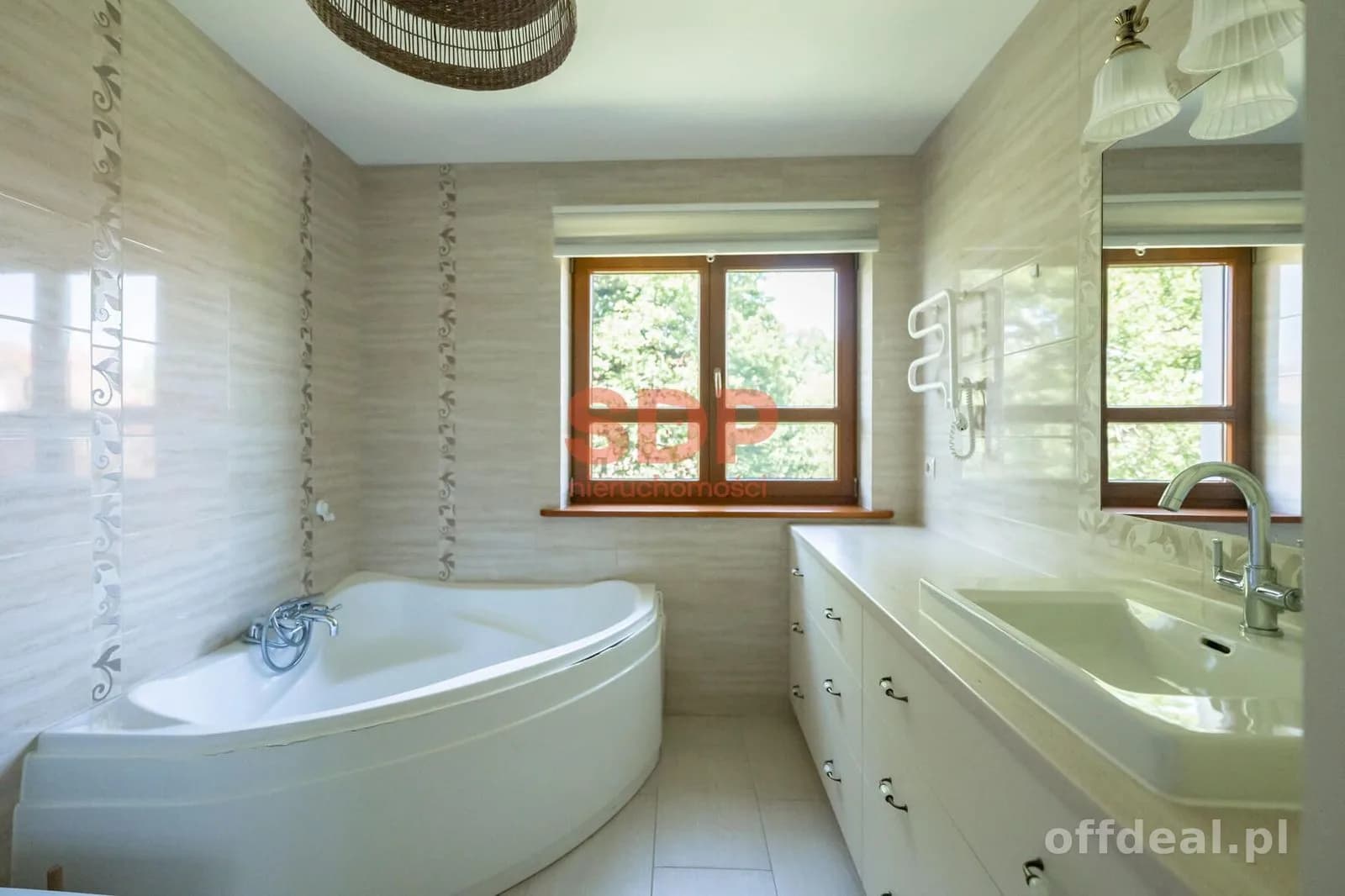 Klimatyczny dom w otoczeniu zieleni, Biskupin 240 m2 / 803 m2